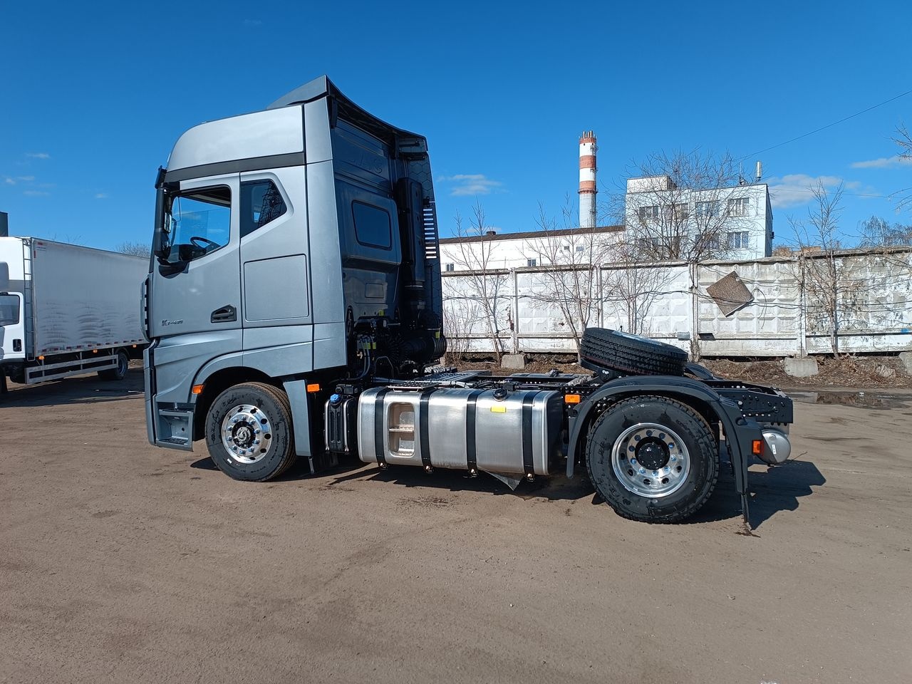 Седельный тягач JAC K7